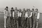 MM-1980, Kazanluk, Bulgaria. Kaisa ja Suomen joukkue: joukkueenjohtaja Hannu Laitinen (vas.), kilpailijat Olavi Kilpinen ja Kalle Savolahti, Kaisa Kangas Kanadan joukkueesta, kilpailijat Tatu Soini ja Jarmo Laamanen, tuomari Eero Kausalainen, tuomarioppilas Ilkka Stauffer ja kilpailija Anssi Horppu. Kuva: via Kathy Kangas