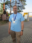 Anssi mitalit kaulassa.
