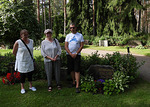 Altin tyttret ja yhdistyksen pj. <br>Kuva: Risto Yl-Outinen