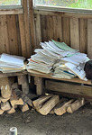 Supistettua arkistoa menossa polttoon. <br>Kuva: Pasi Pirttikoski