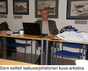 Eero esitteli laskuvarjohistorian kuva-arkistoa.