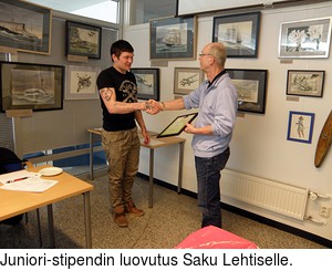 Juniori-stipendin luovutus Saku Lehtiselle.